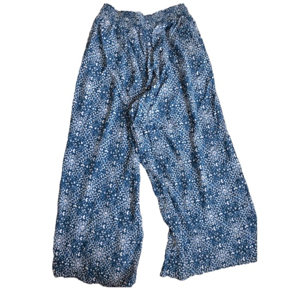 J.McLaughlin Women's Bondi Beach Pants in Neo
Tapestry Blue/White - Picture 3 of 9